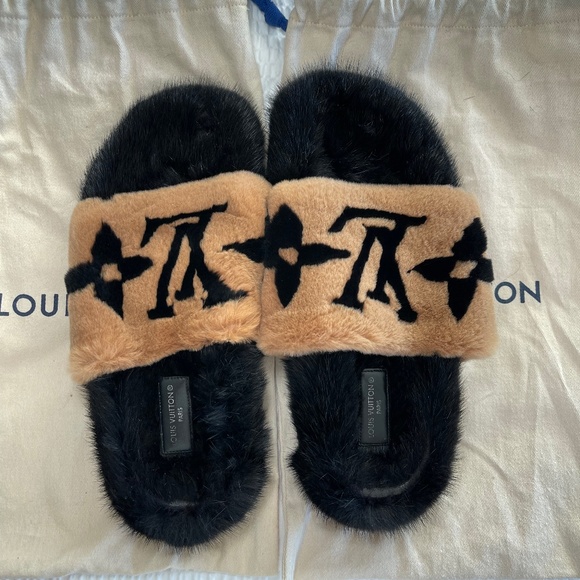 Louis Vuitton Pool Pillow Comfort Mule Fur Mink Slippers - Picture 3 of 4